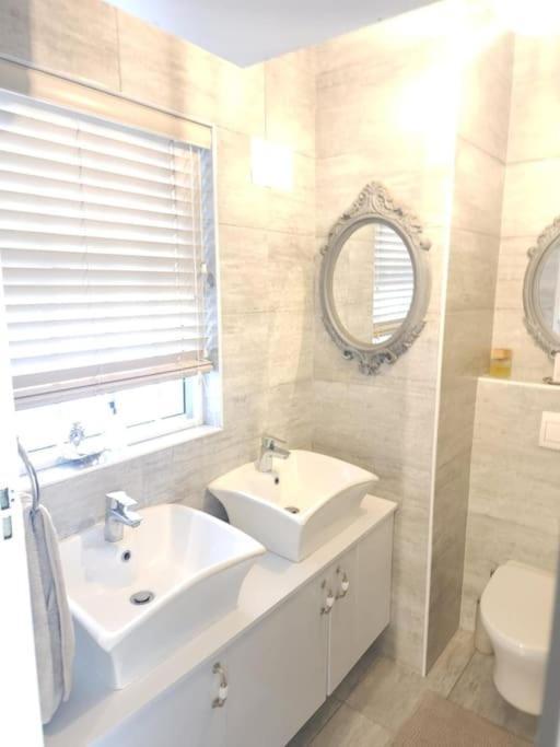 Cape Town, Sea Point, Beautiful 2 Bedroom Apartment @Tucked Away Экстерьер фото